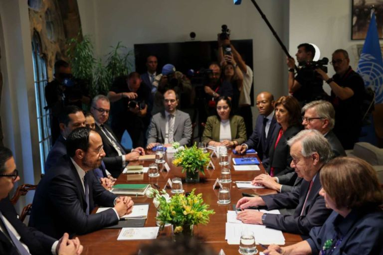 Κυπριακό: Συγκρατημένη αισιοδοξία Χριστοδουλίδη μετά το δείπνο με Γκουτέρες και Έρχιουρμαν