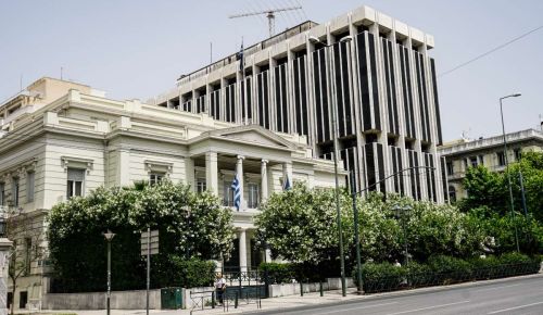 Ελληνικό ΥΠΕΞ: Καταδικάζουμε απερίφραστα τις απειλές των Χούθι κατά της ναυσιπλοΐας
