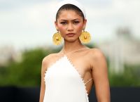 Zendaya: Τα σκουλαρίκια 3.000 ετών που άνοιξαν τη μεγάλη συζήτηση για τα όρια της μόδας