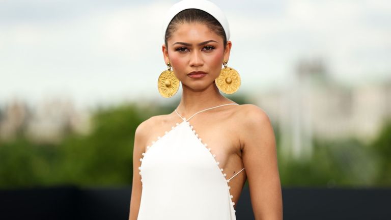Zendaya: Τα σκουλαρίκια 3.000 ετών που άνοιξαν τη μεγάλη συζήτηση για τα όρια της μόδας