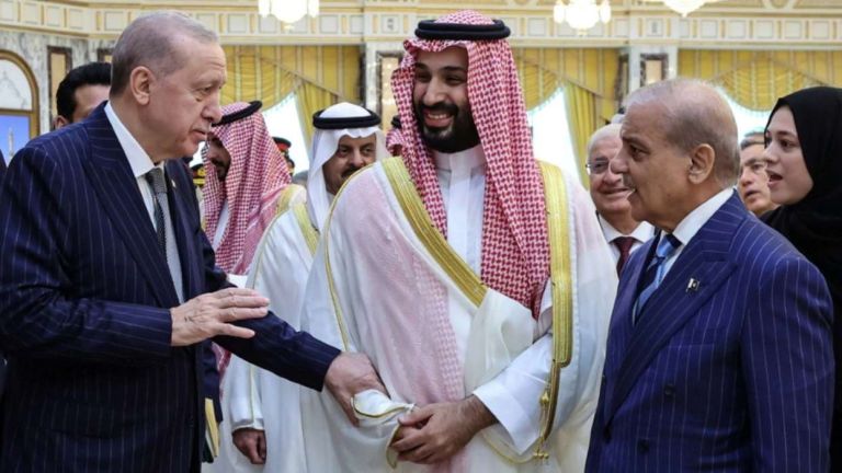 Η Μέκκα «στριμώχνει» την Τεχεράνη: Το νέο αμυντικό τρίγωνο που δοκιμάζει όλη τη στρατηγική του Ιράν