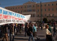«Περισσότερη δουλειά, λιγότερα χρήματα οι Έλληνες»