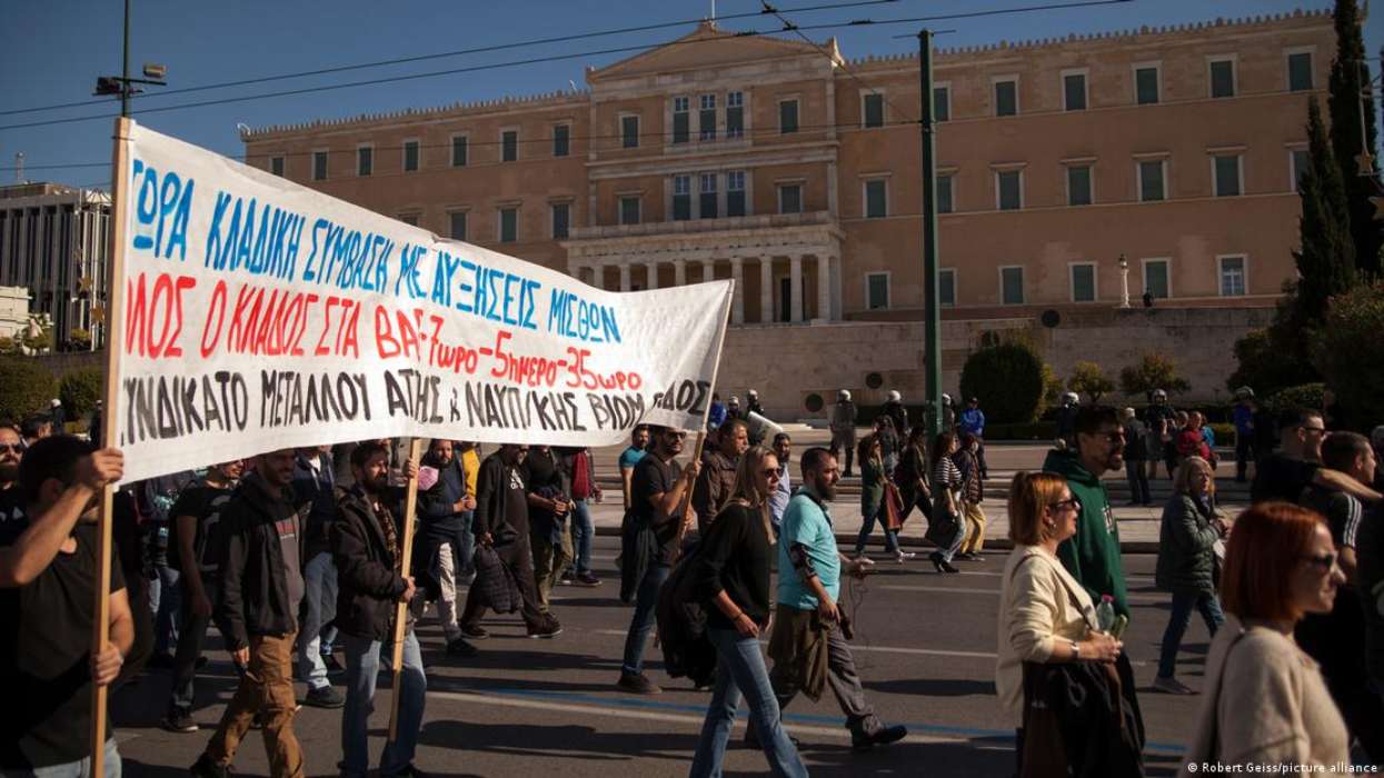 «Περισσότερη δουλειά, λιγότερα χρήματα οι Έλληνες»