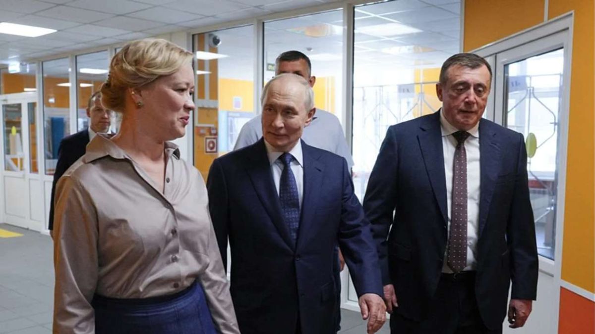 Οργισμένη αντίδραση του Τόκιο για την πρώτη επίσκεψη Πούτιν στα αμφισβητούμενα Κουρίλες νήσους