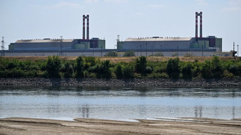 Συναγερμός στην Ουγγαρία: Η ξηρασία απειλεί πυρηνικό σταθμό – Φράγμα έκτακτης ανάγκης στον Δούναβη