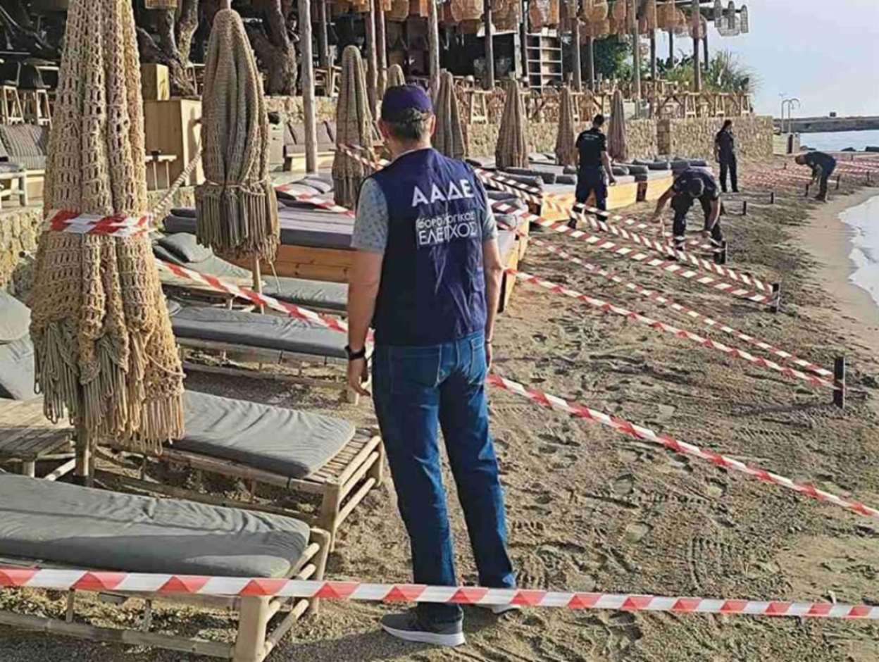 ΑΑΔΕ: «Βροχή» από λουκέτα στα νησιά – 174 αποδείξεις «ξέχασε» γνωστό beach club στην Πάρο