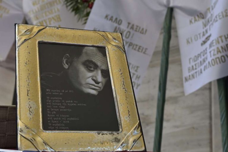 Κηδεία Νίκου Καλογερόπουλου: Ο καλλιτεχνικός κόσμος αποχαιρετά τον σπουδαίο ηθοποιό [pics]