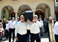 Συγκίνηση στην κηδεία του Στέλιου Ράμφου – Το τελευταίο «αντίο» είπαν στον σπουδαίο διανοητή