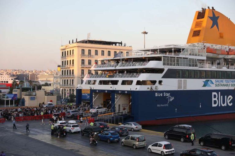 Δεκαπενταύγουστος: Πάνω από 43.600 επιβάτες φεύγουν από τον Πειραιά – 194 δρομολόγια έως την Κυριακή