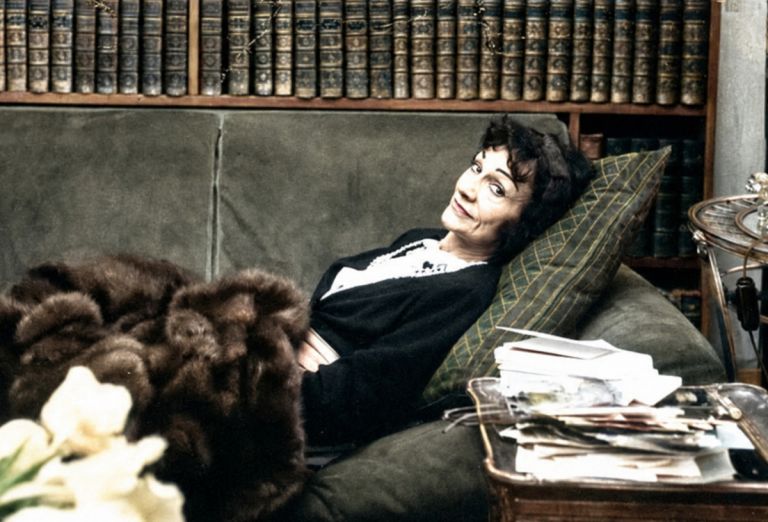 Coco Chanel: Από τη φτώχεια και το ορφανοτροφείο σε μια αυτοκρατορία 19,3 δισ. δολαρίων