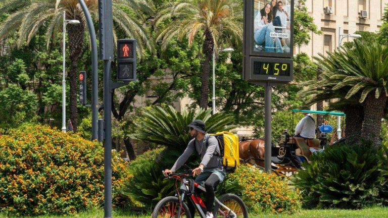 “Too Hot to Work”: Europe Puts “Heat Leave” on the Political Agenda