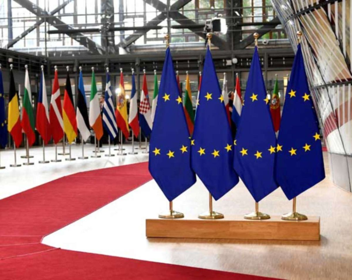 Η Ευρώπη έχει τα λεφτά, αλλά όχι τα «όπλα»: Η νέα οικονομική μάχη που απειλεί να την αφήσει πίσω