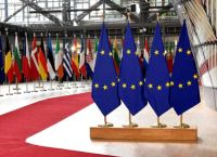 Η Ευρώπη έχει τα λεφτά, αλλά όχι τα «όπλα»: Η νέα οικονομική μάχη που απειλεί να την αφήσει πίσω