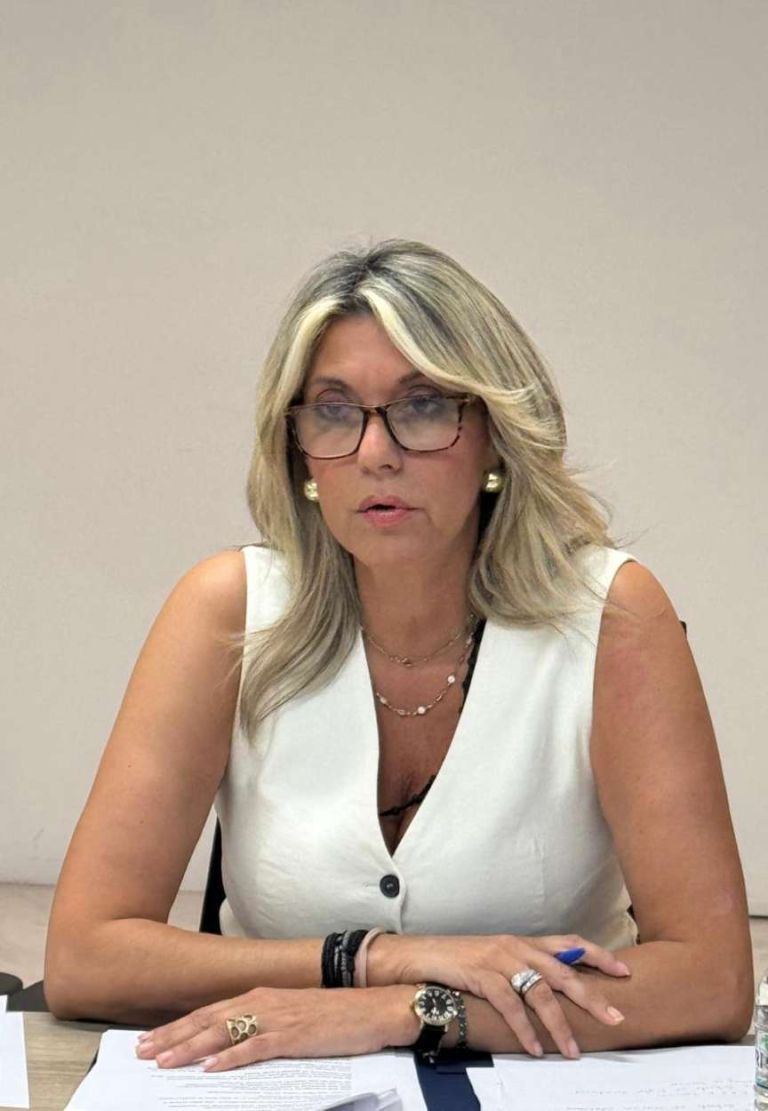 Νέες προκηρύξεις για 976 θέσεις στις Πειραματικές ΣΑΕΚ Τουρισμού και 79 θέσεις στις Σχολές Ξεναγών
