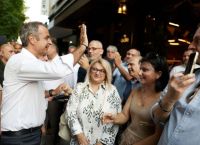 Ο Μητσοτάκης ανεβάζει τον πήχη: Κατώτατος πάνω από €950 πριν τις κάλπες – Το στοίχημα της ΔΕΘ