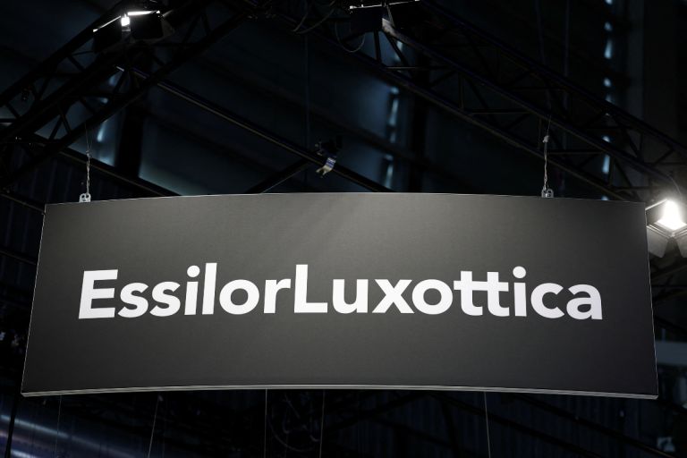 EssilorLuxottica: Buyback €800 εκατ. μετά την πτώση της μετοχής