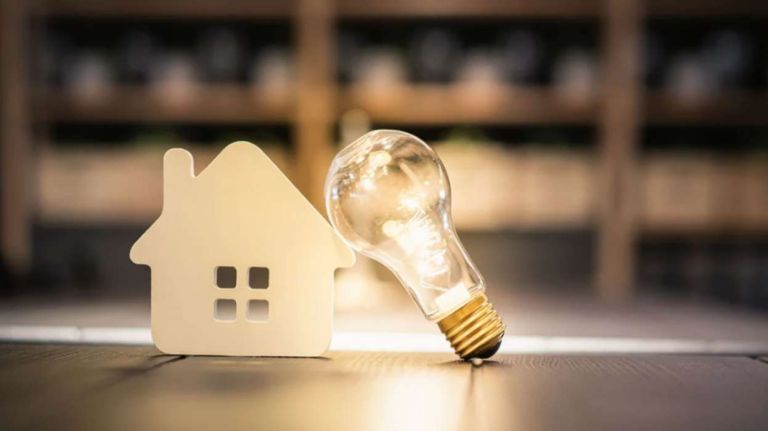 Ρεύμα στα ύψη: Νέο ρεκόρ στα €184,47/MWh – Φόβοι για «καυτό» Σεπτέμβριο στα τιμολόγια
