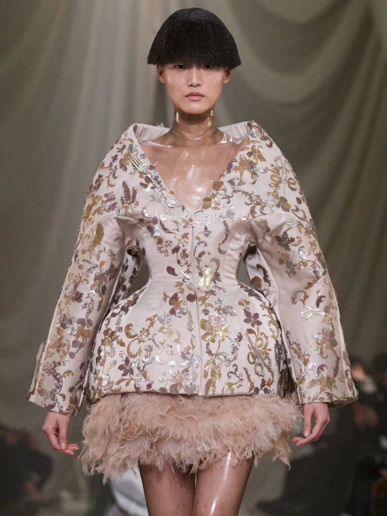 Ashi Studio Couture Fall 2026: Η υψηλή ραπτική ως «δεύτερο δέρμα»