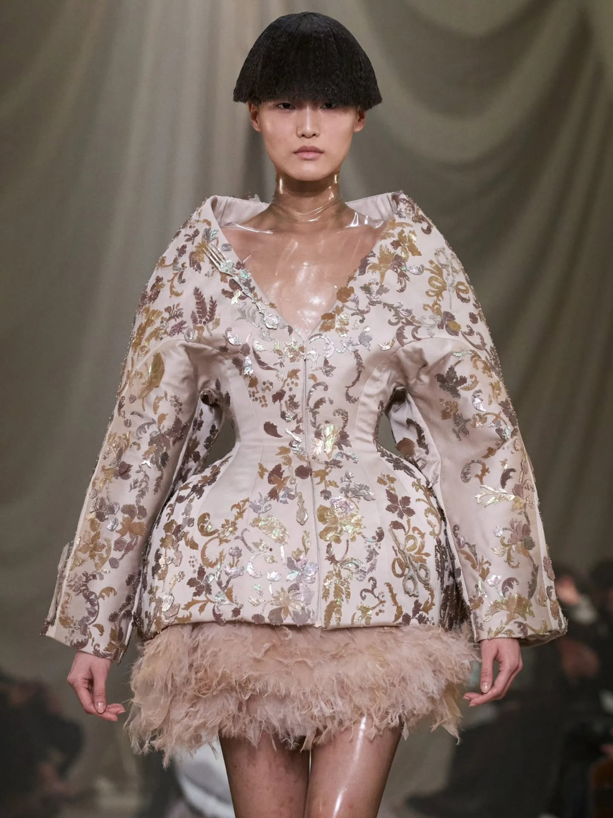 Ashi Studio Couture Fall 2026: Η υψηλή ραπτική ως «δεύτερο δέρμα»