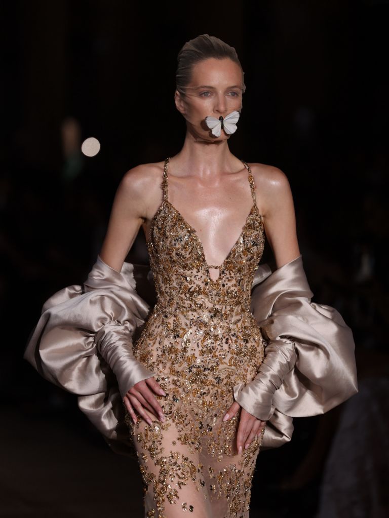 Zuhair Murad Couture Fall 2026: Σκοτεινός ρομαντισμός και γυναικεία δύναμη στο Παρίσι