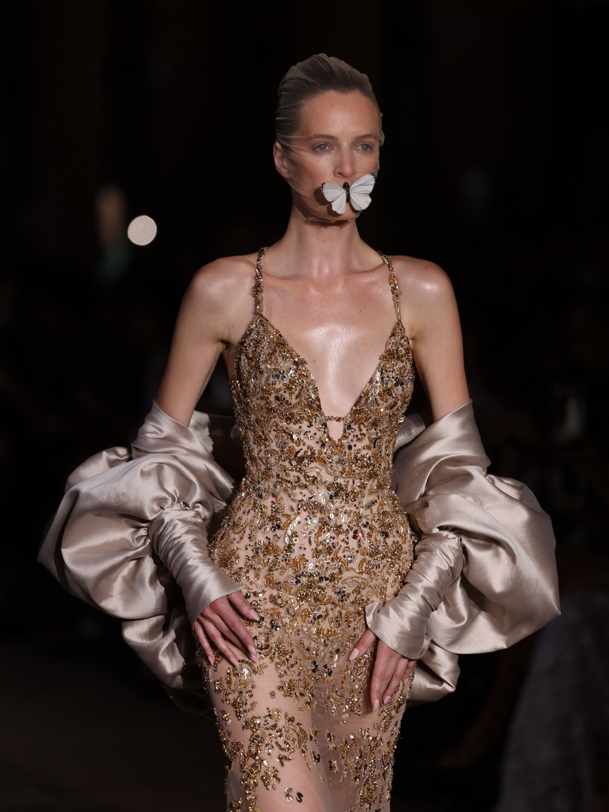 Zuhair Murad Couture Fall 2026: Σκοτεινός ρομαντισμός και γυναικεία δύναμη στο Παρίσι
