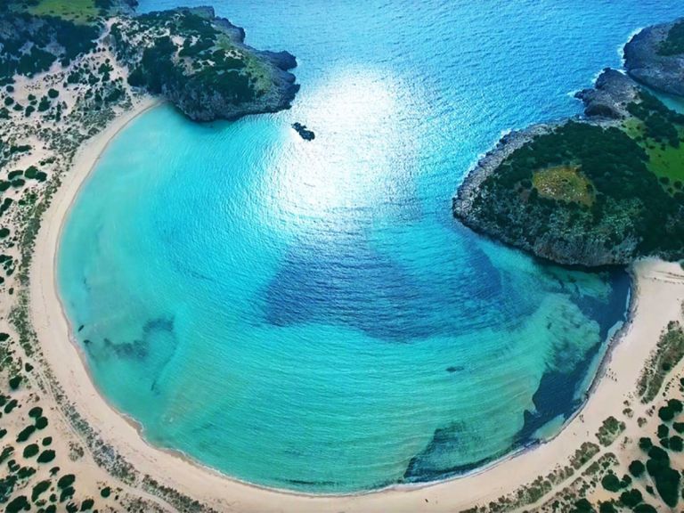 The Times: Αυτές είναι οι 36 καλύτερες παραλίες της Ελλάδας – Από το Σαρακήνικο μέχρι τη Βοϊδοκοιλιά