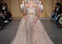Zuhair Murad: Η υψηλή ραπτική σκοτεινιάζει – Το μαύρο φόρεμα που μάγεψε το Παρίσι