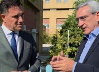 Άδωνις–Χατζημάρκος κατά της «Συμμορίας της Μιζέριας»: «Μόνο αν παραδίδεις, έρχονται τα λεφτά»