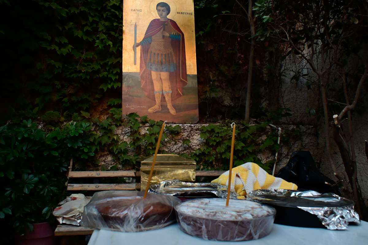 Φανουρόπιτα του Αγίου Φανουρίου: Γιατί την προσφέρουν οι πιστοί –Ουρές στις εκκλησίες για τη γιορτή του Αγίου