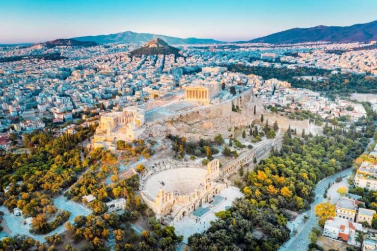Δημογραφική «βόμβα» στην Ελλάδα: Οι 5 αριθμοί που δείχνουν τι έρχεται για οικονομία,συντάξεις,αγορά εργασίας