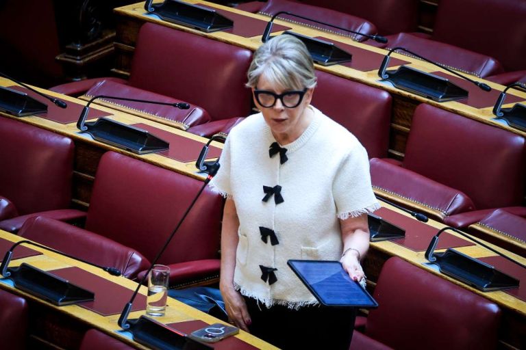 Μάχη 151 ψήφων για Ακρίτα: Η ΝΔ λέει «παρών» και βάζει ΠΑΣΟΚ–ΣΥΡΙΖΑ στο ίδιο πολιτικό κάδρο