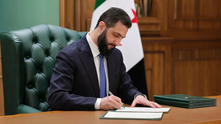 Ιστορική πληρωμή στη Συρία με κάρτα Visa από τον Αχμέντ αλ-Σαράα