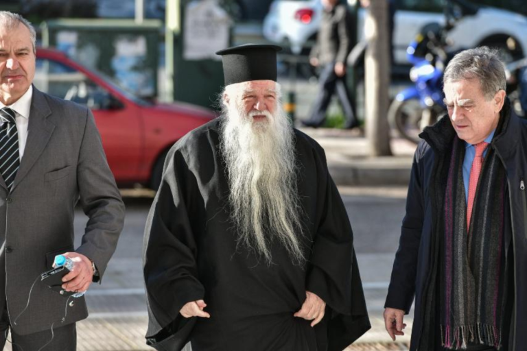 ΣΥΡΙΖΑ κατά Ιεράς Συνόδου για Αμβρόσιο: «Είχε καταραστεί να σαπίσει η κοιλιά του Φίλη»