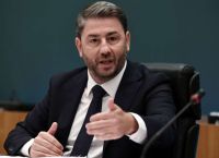 ΠΑΣΟΚ σε πολιτικό κλοιό: Βλέπει οργανωμένο διμέτωπο χτύπημα και προετοιμάζεται για σκληρό φθινόπωρο