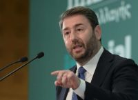 Ανδρουλάκης ανοίγει μέτωπο με funds και Μαξίμου: 120 δόσεις, «κούρεμα» 30% και ασπίδα στην πρώτη κατοικία