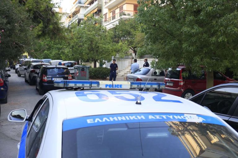 Νέα Σμύρνη: Γυναικοκτονία με περίστροφο–Ο άνδρας φέρεται να σκότωσε τη γυναίκα και να αυτοκτόνησε