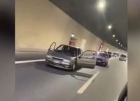 Ταυτοποιήθηκε ο 21χρονος που οδηγούσε με ανοιχτές πόρτες αυτοκινήτου στην Αθηνών – Κορίνθου