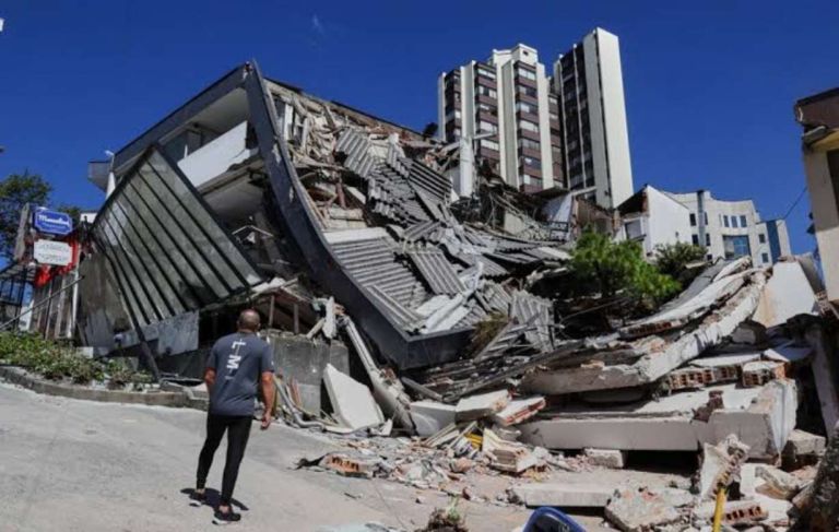 Σεισμός Κολομβία: Μικρά  «θαύματα» μετά από 30 ώρες στα ερείπια – Συνεχίζεται η αναζήτηση επιζώντων