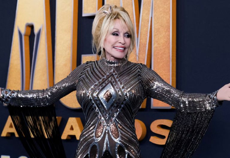 Η βασίλισσα της country μουσικής, Dolly Parton, έφυγε από τη ζωή στα 80 της