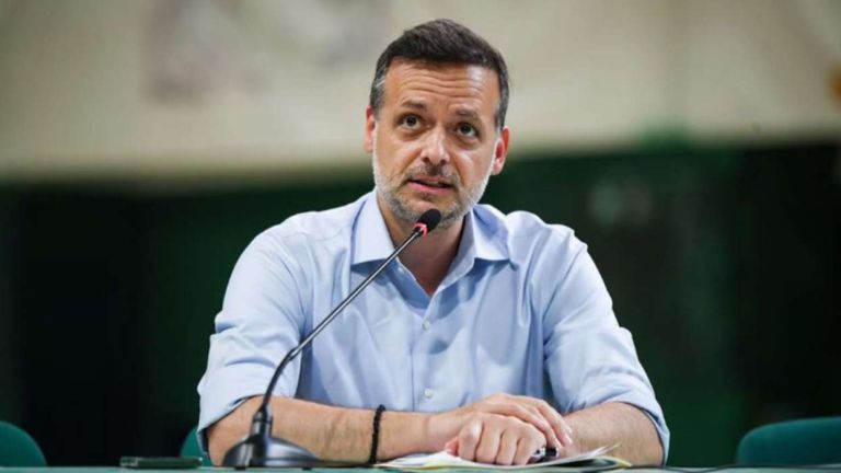 Δούκας προς ΠΑΣΟΚ: «Ώρα για το μεγάλο ΟΧΙ» – Αιχμές κατά της «σοσιαλδημοκρατίας της αφομοίωσης»