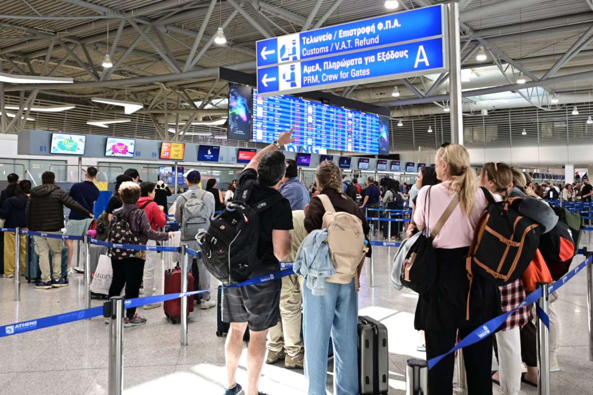 Ελληνικός ουρανός στα «κόκκινα»: Ρεκόρ πτήσεων, αλλά η Ελλάδα πληρώνει το τίμημα στις καθυστερήσεις