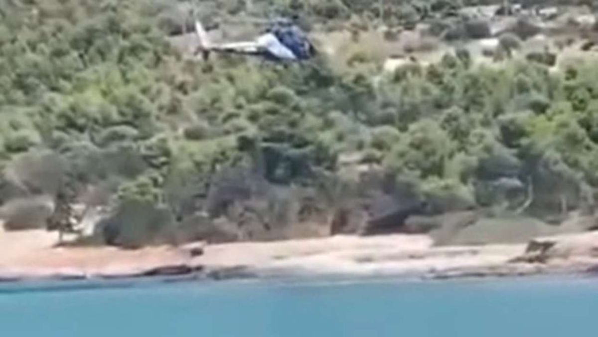 Σπέτσες: Ελικόπτερο προσγειώθηκε σε παραλία γεμάτη λουόμενους – Παρέμβαση εισαγγελέα