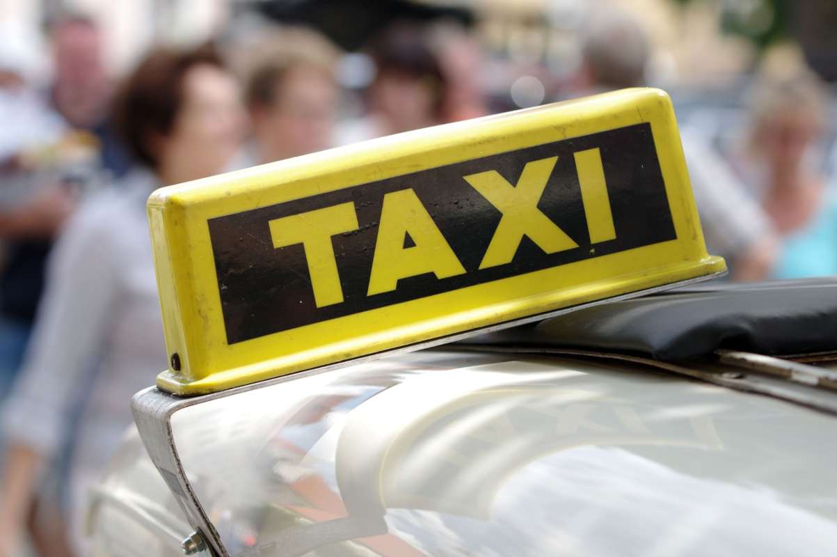 Συνελήφθη οδηγός ταξί: Πήρε 600 ευρώ από οικογένεια τουριστών – Ερευνάται και άλλη καταγγελία