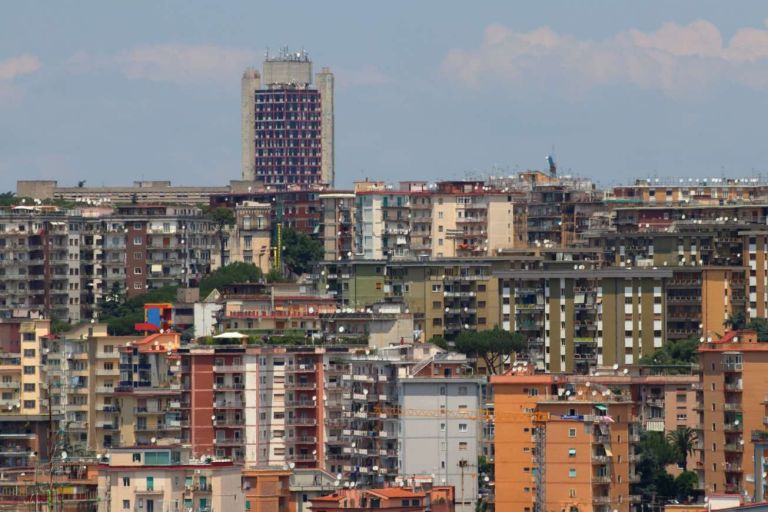 Το λευκό χασίς φτάνει στη Νάπολη: Τι είναι και γιατί ανησυχεί τις αρχές