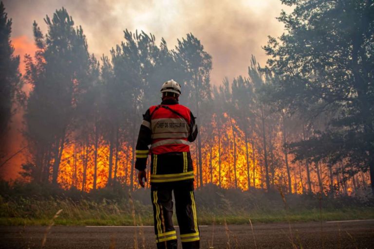 Μάχες με τις φλόγες σε όλη την Ευρώπη- Πού είναι πιο επικίνδυνα τα μέτωπα