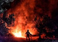 Στη μάχη των πυρκαγιών ο Μητσοτάκης: Στο Συντονιστικό με Βοιωτία, Αίγιο και Ρέθυμνο στις φλόγες