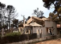 Δυτική Αττική: Η επόμενη μέρα μετά τη μεγάλη φωτιά – Στάχτη χιλιάδες στρέμματα, σοβαρές ζημιές σε σπίτια