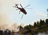 Φωτιές σήμερα: Δύο μέτωπα στη Δυτική Αττική – Εκκενώσεις σε Αγία Σκέπη, Κανδήλι και Μπότσικα