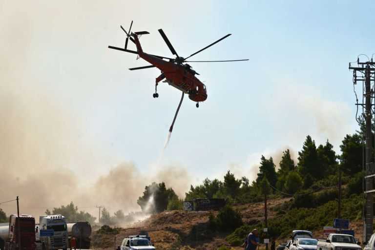 Φωτιές σήμερα: Δύο μέτωπα στη Δυτική Αττική – Εκκενώσεις σε Αγία Σκέπη, Κανδήλι και Μπότσικα