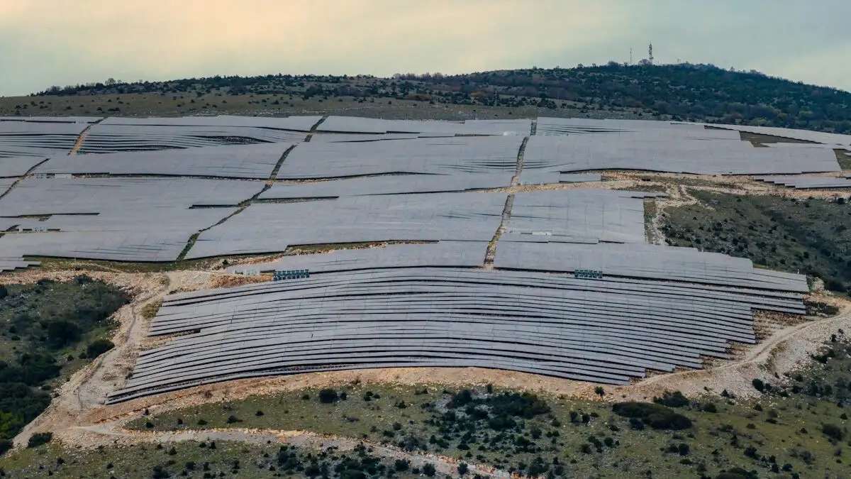 Έκλειψη Ηλίου: «Βουτιά» 9,7 GW στην ηλεκτροδότηση της Ευρώπης